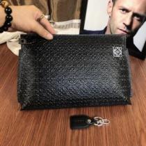 毎日はちょっとイイ秋冬新品 ロエベ LOEWE  ファッショントレンドを早速チェック ポーチ  2026秋冬流行ファション.151.