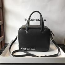 今年注目すべき秋冬ファッション バレンシアガ BALENCIAGA 人気の秋冬新作再登場 ハンドバッグ 2026秋冬トレンドデザイン.51.