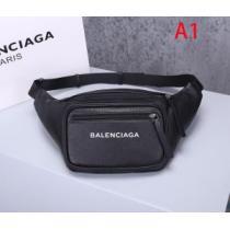 秋冬コーデと相性がいい バレンシアガ おしゃれなファッションコーデ BALENCIAGA ウエストポーチ 2026トレンド秋冬おすすめ安い.51.