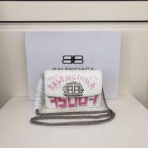 ミニバッグ秋冬にお世話になる定番  バレンシアガ優しいのに存在感  BALENCIAGA 【最新】2026年秋冬のトレンド速報.51.