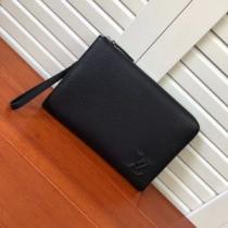 ポーチ  最新秋冬トレンドをチェック！2026-20秋冬 ルイ ヴィトン 絶対おさえるべきカラーと最新 LOUIS VUITTON 今年の流行りファション.45.