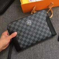 今季トレンド新作はこれ ルイ ヴィトン 秋冬に大注目のカラー LOUIS VUITTON カジュアルコーデオシャレ ポーチ もちろん相性抜群.45.