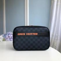 秋ファションのトレンド ルイ ヴィトン 一番おしゃれ秋冬トレンド LOUIS VUITTON 2026秋に注目したい ポーチ おしゃれさんはいち早く取り.45.