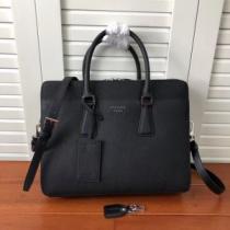 ハンドバッグ  秋ファションのトレンド プラダ 2026秋に注目したい  PRADA 一番おしゃれ秋冬トレンド.57.