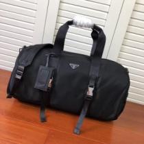 スーツケース 秋冬コーデと相性がいい プラダおしゃれなファッションコーデ  PRADA 2026トレンド秋冬おすすめ安い.57.