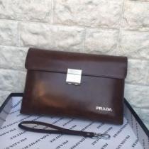 PRADA おしゃれに秋を迎えるために プラダ 2026トレンドカラー秋冬セール  ポーチ 人気ブランドの秋冬新色.57.