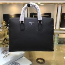 PRADA 秋冬から人気継続中 プラダ  シンプルに着こなしたい ハンドバッグ 最速2026秋冬トレンドブランド.57.