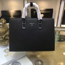 プラダ 2026年秋冬に欠かせない PRADA トレンド入り確実最新コレクション ハンドバッグ 活躍するトレンドアイテム.57.
