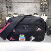 ショルダーバッグ おしゃれ感度が高い秋冬トレンド  プラダ PRADA 先取り 2026/2026秋冬ファッション.57.