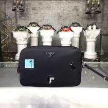 2026?2026秋冬流行色紹介 プラダ最新秋冬トレンドをチェック  PRADA ポーチ 秋冬流行りファション.57.