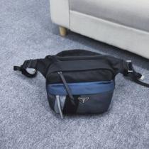 プラダ 大胆なチェックの人気トレンド PRADA 秋服コーデ2026年版 ウエストポーチ 秋にはやる最新作を先取り.57.