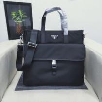 ハンドバッグ  今年らしいおすすめ新品  プラダ 秋冬コーデと相性がいい PRADA 2026秋断然ブランド推し.57.