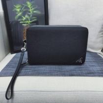PRADA おしゃれでおすすめ今季トレンド ポーチおススメの秋冬アイテムをCHECK  プラダ 2026トレンドファッション新品.57.