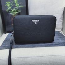 プラダ PRADA 2026-20秋冬トレンドファッション 最新秋冬トレンドをチェック ポーチ 秋冬流行りファション.57.