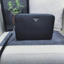 ポーチ 今年の流行りファション プラダ【2026秋冬トレンド】押さえておきたい  PRADA やっぱり優しい色 2色可選.57.