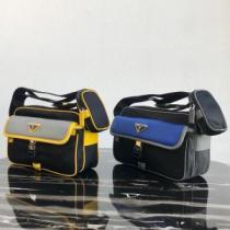 ショルダーバッグ おしゃれさんはいち早く取り プラダ PRADA 2026秋、イチオシ上品 2色可選 新作アイテムが今年流.57.
