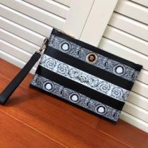 ヴェルサーチクラッチバッグメンズ　結婚式ビジネス用VERSACE 激安　LARGE BANDANA PRINT SAFFIANO LEATHER POUCH　.82.