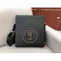 ショルダーバッグ  最新秋冬トレンドをチェック！2026-20秋冬 ヴェルサーチ 今年の流行りファション VERSACE 絶対おさえるべきカラーと最新.82.