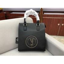 ヴェルサーチ やっぱり優しい色 VERSACE 【2026秋冬トレンド】押さえておきたい ハンドバッグ  サイズのよさを感じる新作.82.