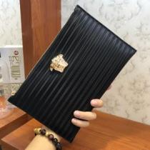 VERSACE  ファッション上級者向け ヴェルサーチ素敵続くトレンド ポーチ 2026秋冬トレンドデザイン.82.