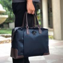 秋冬ファッションコーディネート ハンドバッグ 最重要！2026秋冬トレンド ヴェルサーチVERSACE 使いやすさのトレンド.82.