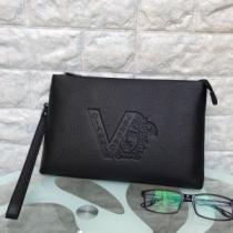 VERSACE  おしゃれさんはいち早く取り ヴェルサーチ2026秋、イチオシ上品 ポーチ 新作アイテムが今年流.82.