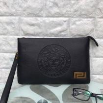 今シーズン注目のアイテム ヴェルサーチ秋こそ楽しめるアイテム VERSACE ポーチ 2026秋断然ブランド推し.82.