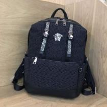 リュック 毎日はちょっとイイ秋冬新品 ヴェルサーチファッショントレンドを早速チェック VERSACE 2026秋冬流行ファション.82.