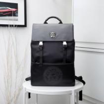【2026秋冬トレンド】押さえておきたい ヴェルサーチVERSACE 秋にこれがはやりそうリュック サイズのよさを感じる新作.82.