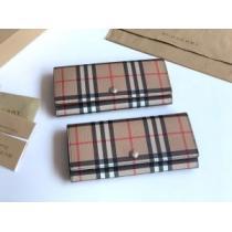 バーバリー 秋にこれがはやりそう BURBERRY【2026秋冬トレンド】押さえておきたい  財布/ウォレット サイズのよさを感じる新作.99.