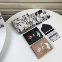 財布/ウォレット 【2026秋冬トレンド】押さえておきたい プラダ サイズのよさを感じる新作 PRADA  2色可選 秋にこれがはやりそう.105.