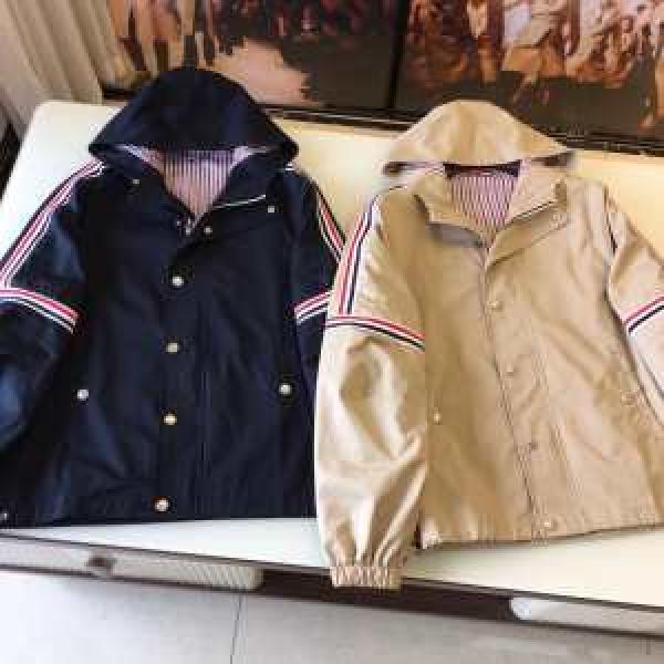 オシャレコーデ着こなしトムブラウン ジャケット サイズ感 リラックスTHOM BROWNE スーパーコピー 防寒性抜群新作