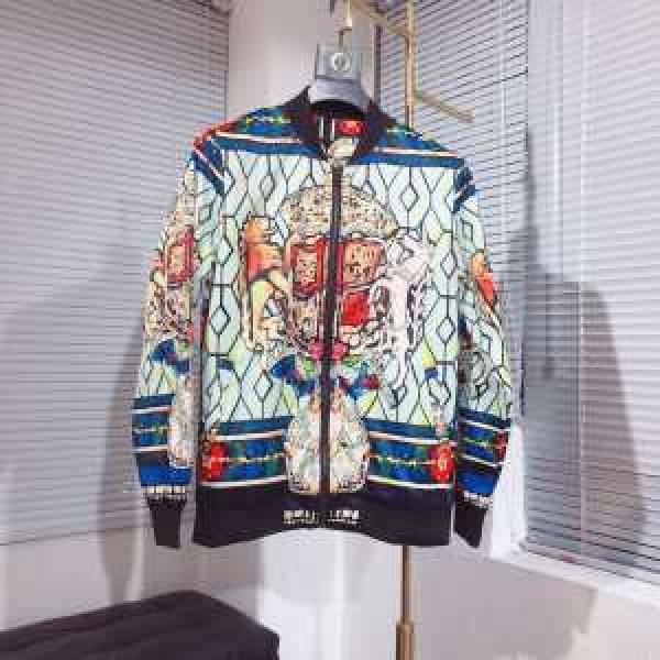 ブルゾン ヴェルサーチ VERSACE 着心地もなめらかで快適 最新秋冬トレンドをチェック！2026-20秋冬