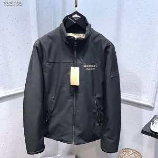 ダウンジャケット メンズ 秋冬コーデと相性がいい バーバリー 2026トレンド秋冬おすすめ安い BURBERRY おしゃれなファッションコーデ