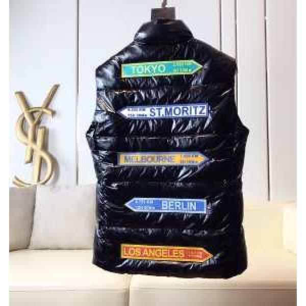 秋冬コーデと相性がいい モンクレール MONCLER 2026トレンド秋冬おすすめ安い メンズ ダウンジャケット おしゃれなファッションコーデ