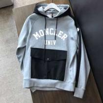 人気ファッション雑誌でも掲載 2026秋のファッショントレンドはこれ モンクレール MONCLER パーカー