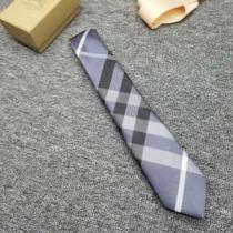 おしゃれさんはいち早く取り バーバリー【2026秋冬】の注目トレンド  BURBERRY ネクタイ