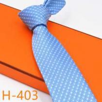 最新秋冬トレンドをチェック！2026-20秋冬 エルメス大人かわいい秋冬コーデを楽しみ  HERMES ネクタイ