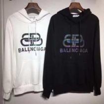 大人かわいい秋冬コーデを楽しみ 2026トレンドファッション新品 バレンシアガ BALENCIAGA パーカー 2色可選