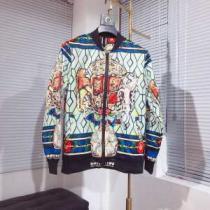 ブルゾン ヴェルサーチ VERSACE 着心地もなめらかで快適 最新秋冬トレンドをチェック！2026-20秋冬