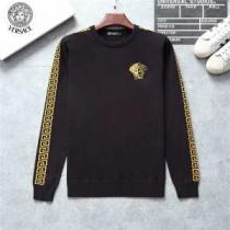 ヴェルサーチ VERSACE プルオーバーパーカー おしゃれ感度が高い秋冬トレンド 2026年秋冬に欠かせない