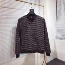 LOUIS VUITTON 秋冬に大注目のカラー  ルイ ヴィトン  もちろん相性抜群 メンズ ダウンジャケット 速報！2026年秋ファッショントレンド