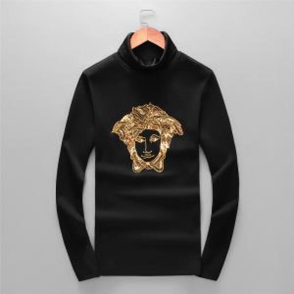 気になる2026年秋のファッション ヴェルサーチ VERSACE 長袖Tシャツ 秋冬から人気継続中