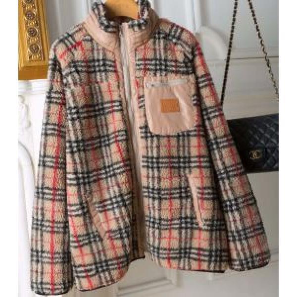 バーバリー 大胆なチェックの人気トレンド BURBERRY 秋服コーデ2026年版 ハーフコート 秋にはやる最新作を先取り