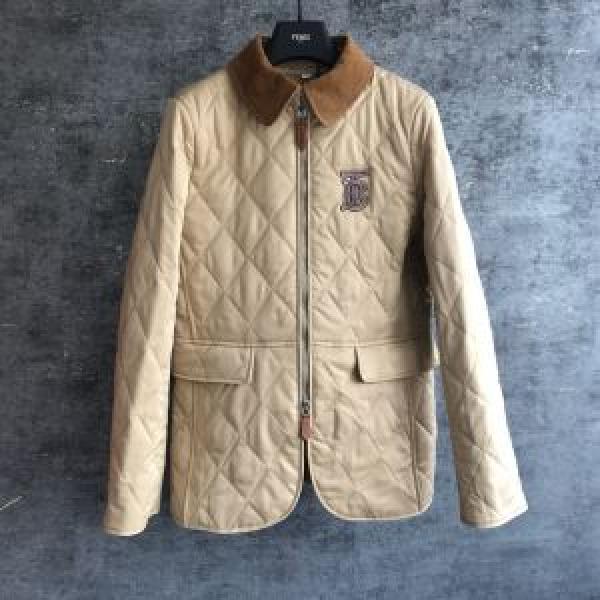 ダウンジャケット 秋冬に大注目のカラー バーバリー 速報！2026年秋ファッショントレンド BURBERRY カジュアルコーデオシャレ