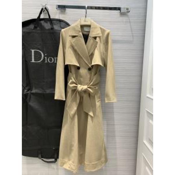 ダスター コートやっぱり優しい色  ディオール 【2026秋冬トレンド】押さえておきたい DIOR  サイズのよさを感じる新作