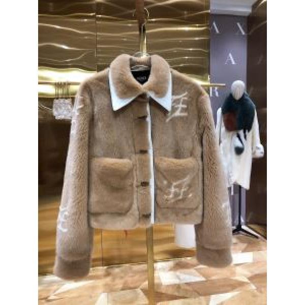 オシャレスタイルが今年流　フェンディ FENDI　2026-20秋冬取り入れやすい　ハーフコート　支持率が高い秋冬最新作