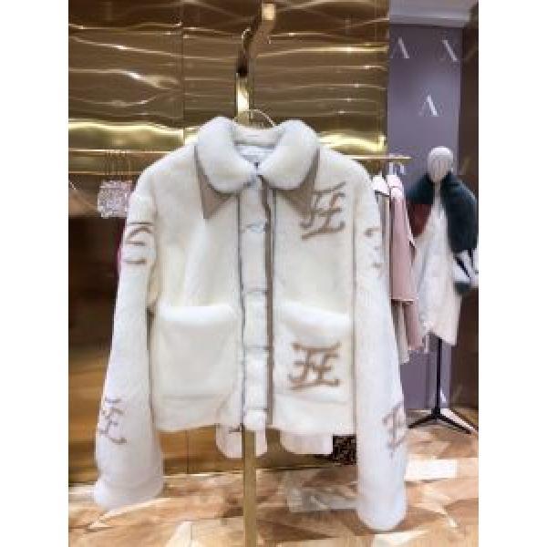 フェンディ最新作おすすめしたい秋冬　 FENDI　おしゃれ感度が高い秋冬トレンド　ハーフコート　先取り 2026/2026秋冬ファッション