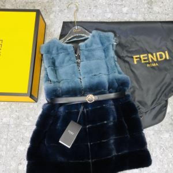 2026-20秋冬トレンドファッション　フェンディ 最新秋冬トレンドをチェック　FENDI　スカート　秋冬流行りファション