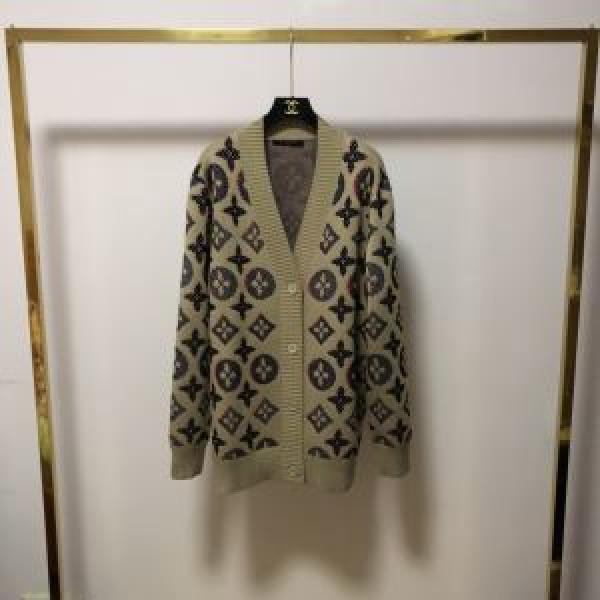 ルイ ヴィトン今季トレンド新作はこれ　 LOUIS VUITTON　秋冬に大注目のカラー　ニットコート　速報！2025年秋ファッショントレンド